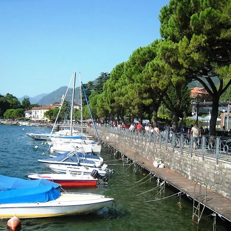 Nyaraló By The